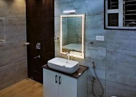 Bathroom-Interior-with-Designer-Vanity-min