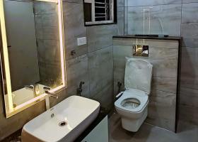 Modern-Bathroom-Interior-Design-min