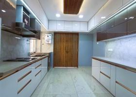 Modular-Kitchen-Design-with-Acrylic-Finish-17