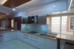 Modular-Kitchen-Design-with-Acrylic-Finish-10